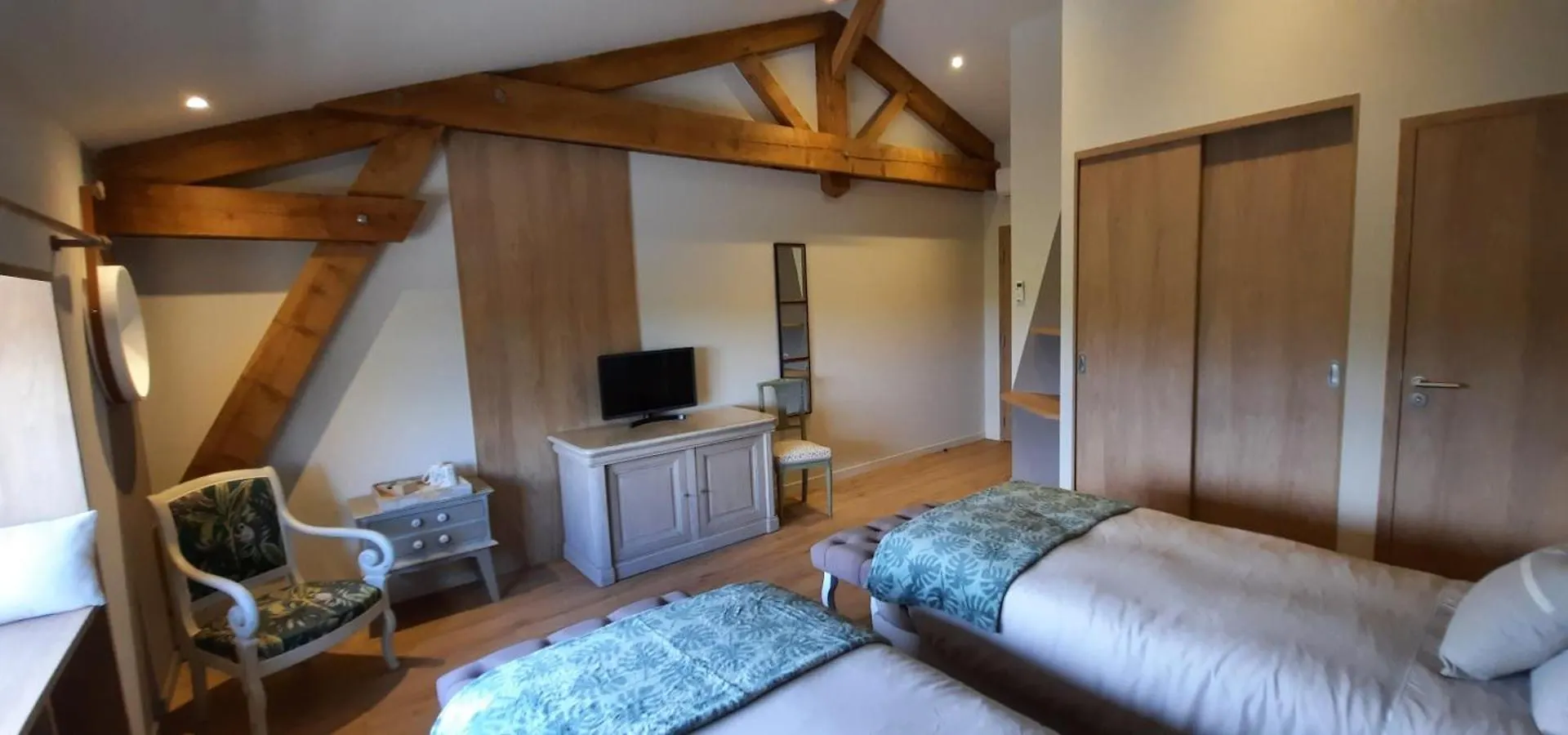 Bel Aujourd'Hui Spa Sauna Cordelle Bed & Breakfast